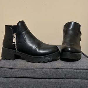 Black Chunky Boots!